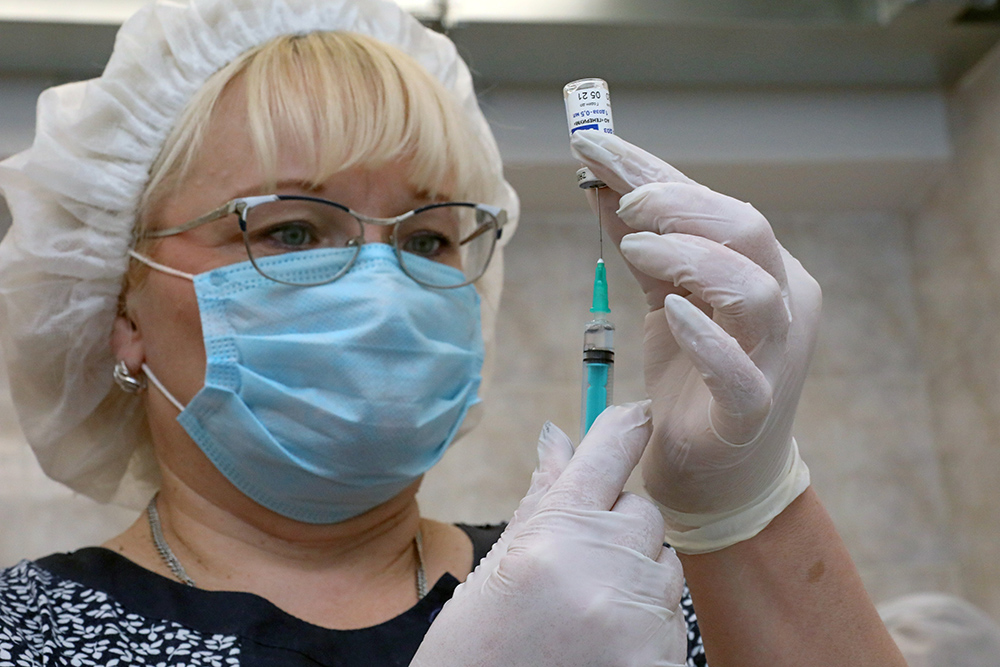 Прививки от COVID-19 сделали около 9 тысяч жителей Липецкой области Прививки от COVID-19 сделали около 9 тысяч жителей Липецкой области