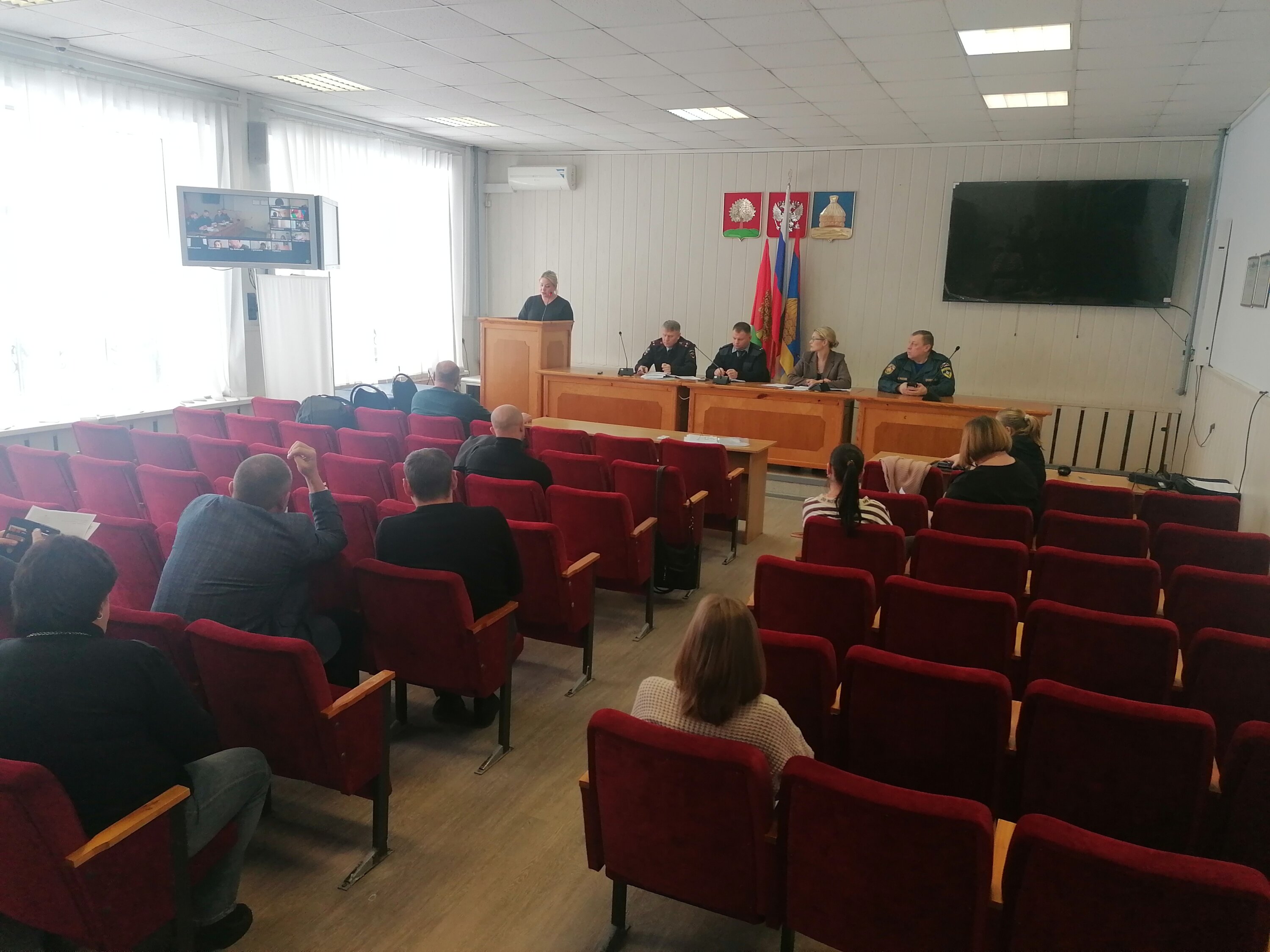 В Усманском муниципальном округе 13 февраля 2026г прошло заседание антитеррористической комиссии совместно с оперативной группой.